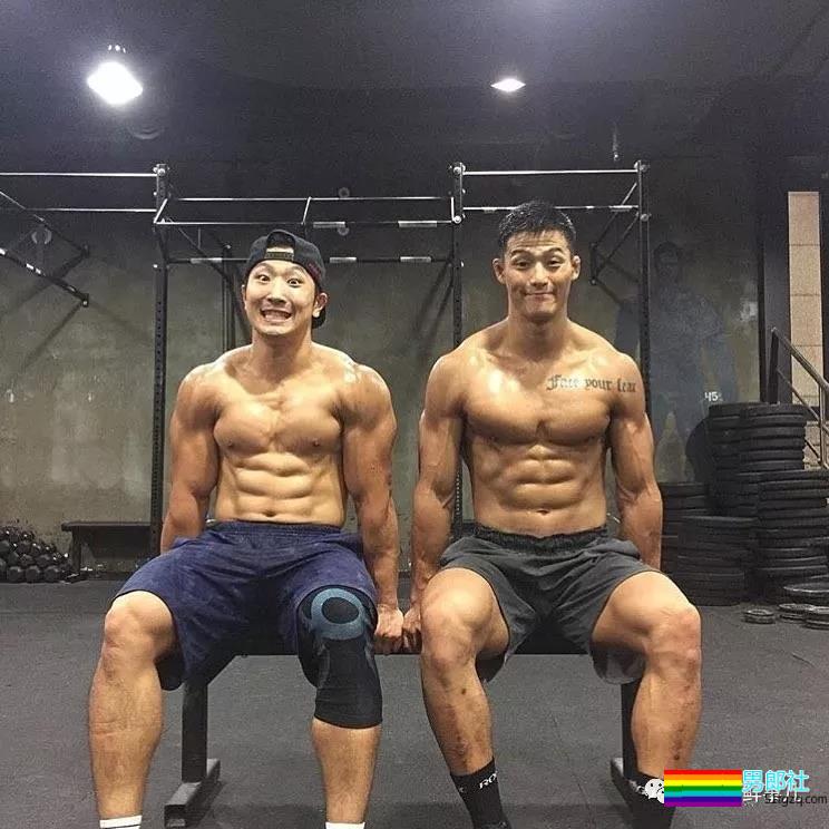 让学员翘高屁股健身！肌肉私教退伍后竟爱这口 - 51虹马