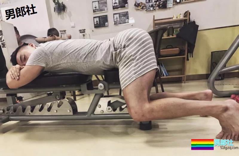 鸡笼警告!去头可食的翘屁男孩真的是湿的发大水! - 51虹马 鸡笼警告!去头可食的翘屁男孩真的是湿的发大水! - 51虹马