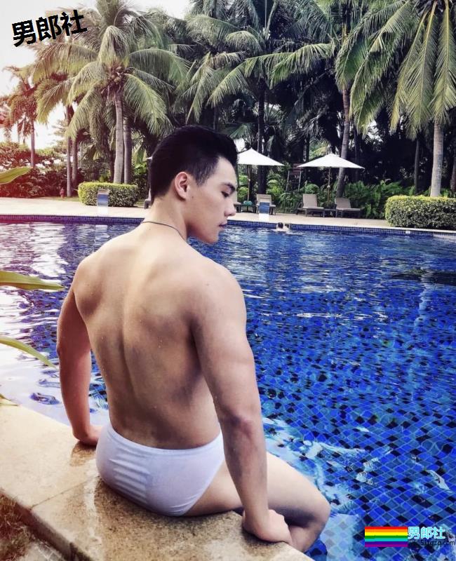 鸡笼警告！去头可食的翘屁男孩真的是湿的发大水！ - 51虹马