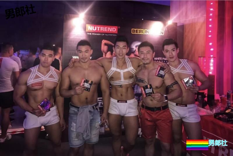 鸡笼警告!去头可食的翘屁男孩真的是湿的发大水! - 51虹马 鸡笼警告!去头可食的翘屁男孩真的是湿的发大水! - 51虹马