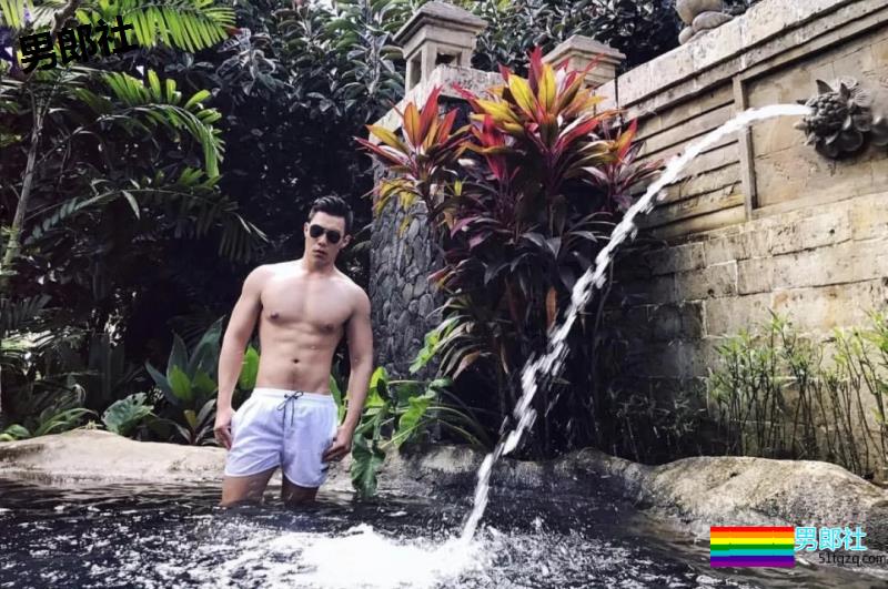 鸡笼警告！去头可食的翘屁男孩真的是湿的发大水！ - 51虹马