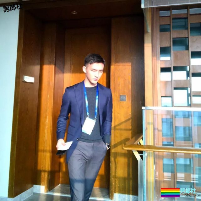 姿势超多！奶凶小狼狗最新硬照一览！ - 51虹马