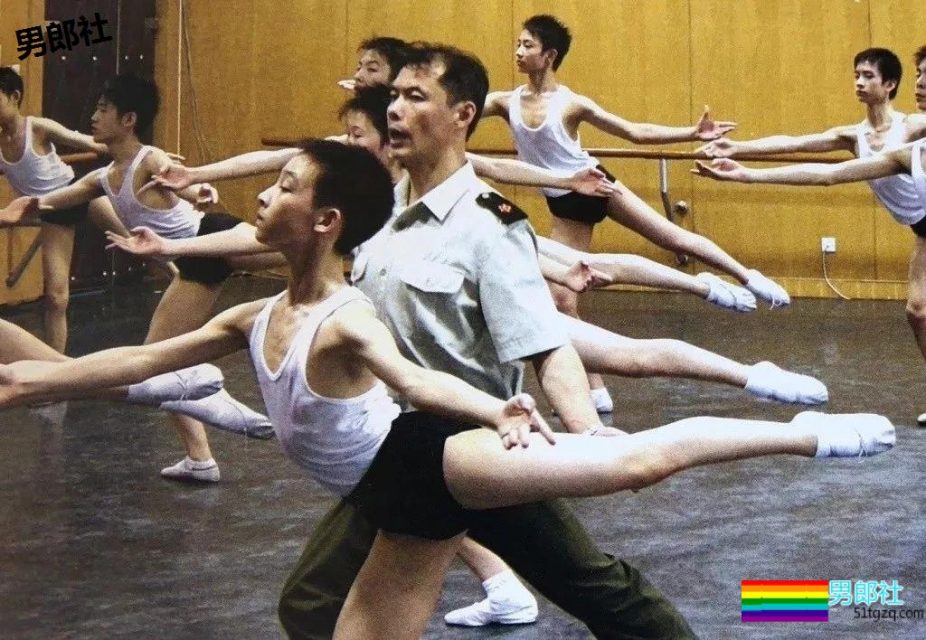 姿势超多！奶凶小狼狗最新硬照一览！ - 51虹马