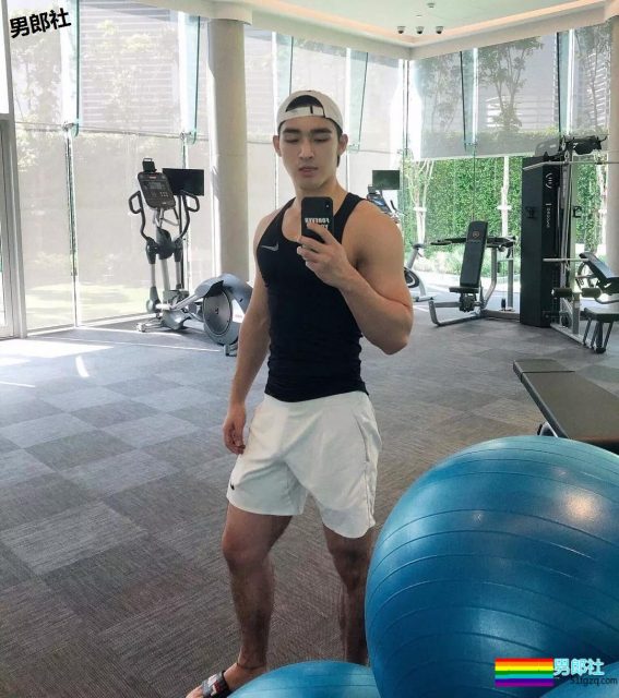 姿势超多！奶凶小狼狗最新硬照一览！ - 51虹马