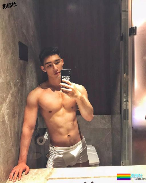 姿势超多！奶凶小狼狗最新硬照一览！ - 51虹马