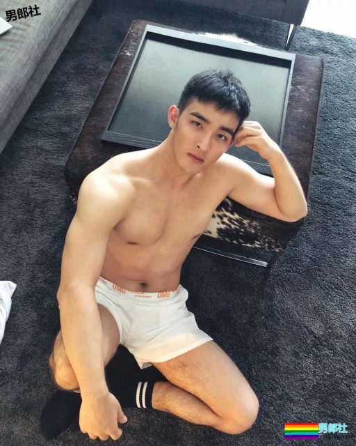 姿势超多！奶凶小狼狗最新硬照一览！ - 51虹马