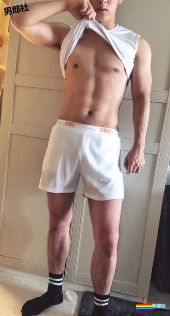 姿势超多！奶凶小狼狗最新硬照一览！ - 51虹马