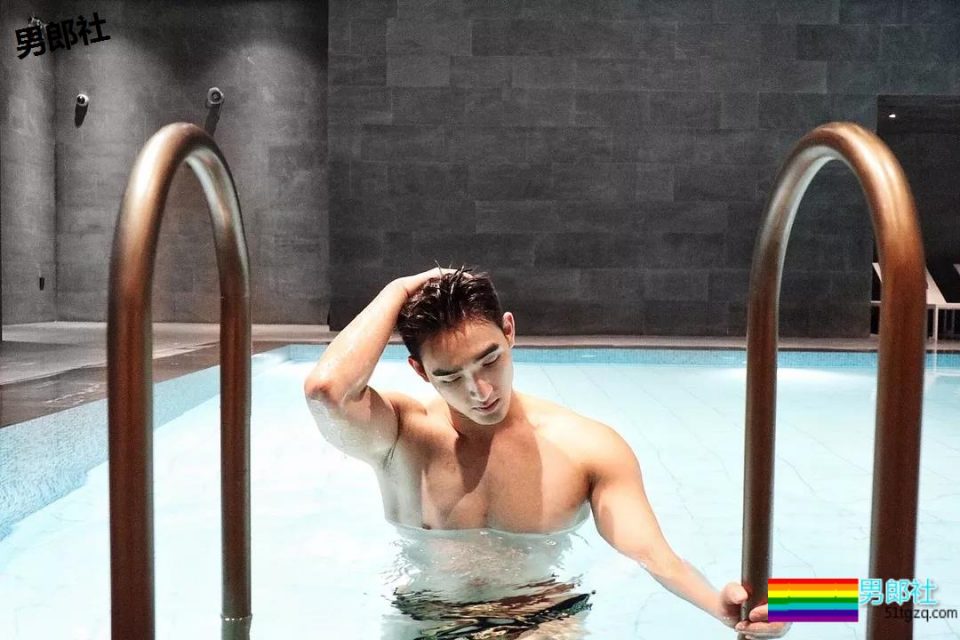 姿势超多！奶凶小狼狗最新硬照一览！ - 51虹马