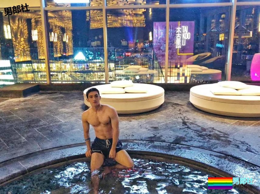 姿势超多！奶凶小狼狗最新硬照一览！ - 51虹马