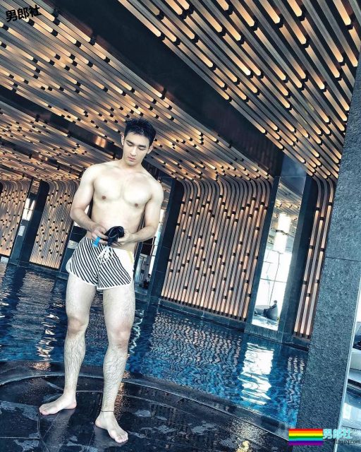 姿势超多！奶凶小狼狗最新硬照一览！ - 51虹马