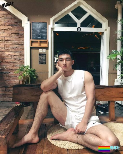 姿势超多！奶凶小狼狗最新硬照一览！ - 51虹马