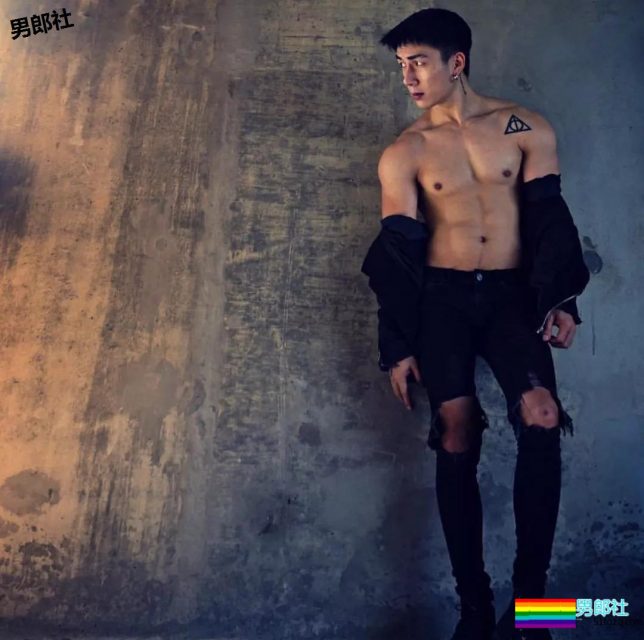 超不爱穿内裤自拍的泰国模特！单凭这身肌肉我就非常可以！ - 51虹马