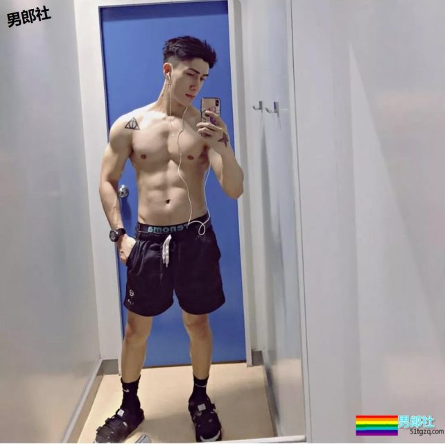 超不爱穿内裤自拍的泰国模特！单凭这身肌肉我就非常可以！ - 51虹马
