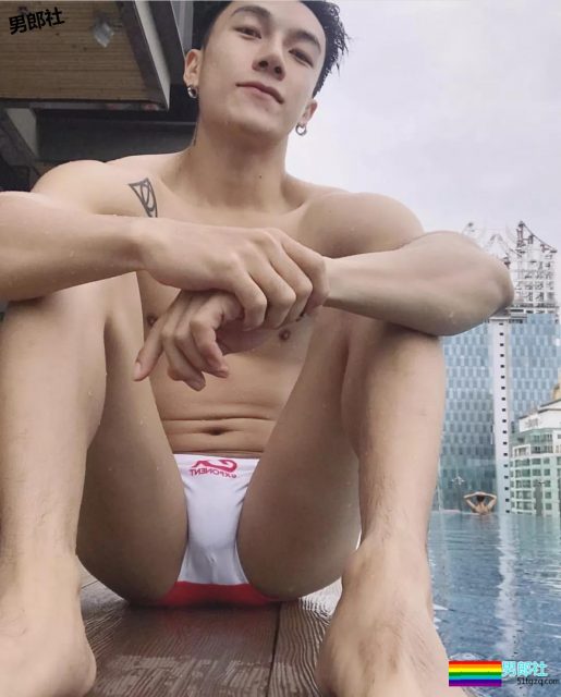 超不爱穿内裤自拍的泰国模特！单凭这身肌肉我就非常可以！ - 51虹马