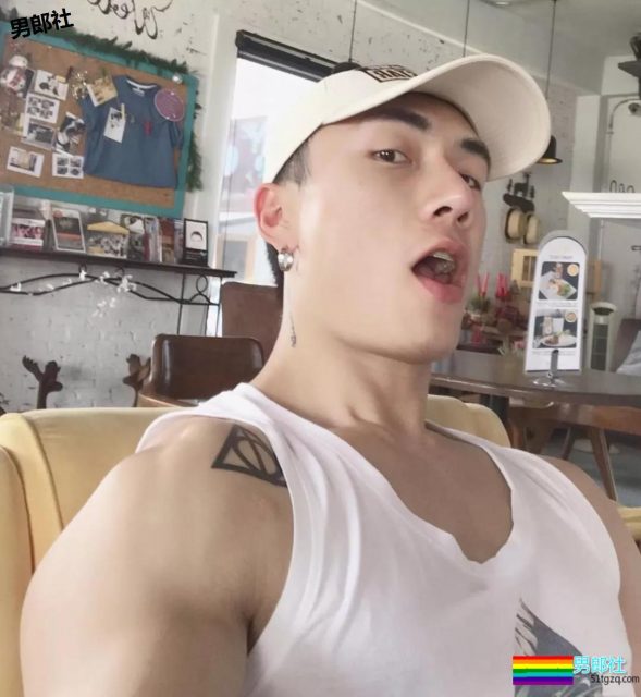 超不爱穿内裤自拍的泰国模特！单凭这身肌肉我就非常可以！ - 51虹马