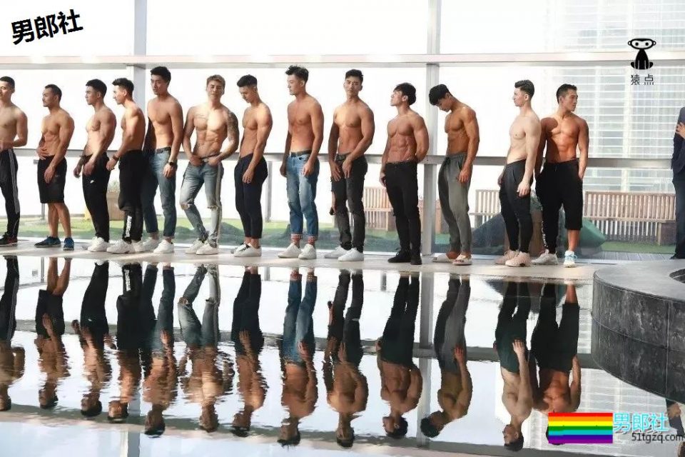 搓衣板腹肌石更汉天菜，公狗腰私教浴巾拉太低，画面太太太太Sexy了！ - 51虹马