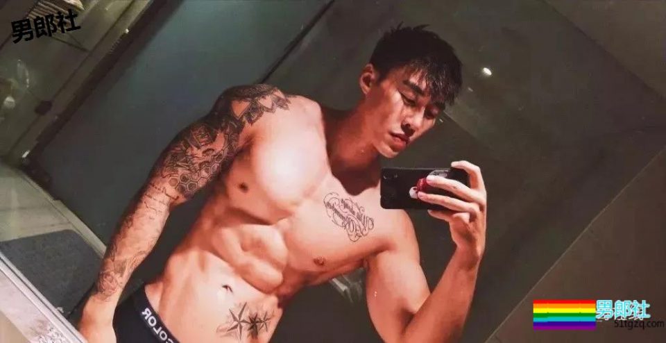 搓衣板腹肌石更汉天菜，公狗腰私教浴巾拉太低，画面太太太太Sexy了！ - 51虹马