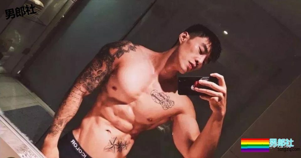 搓衣板腹肌石更汉天菜，公狗腰私教浴巾拉太低，画面太太太太Sexy了！ - 51虹马