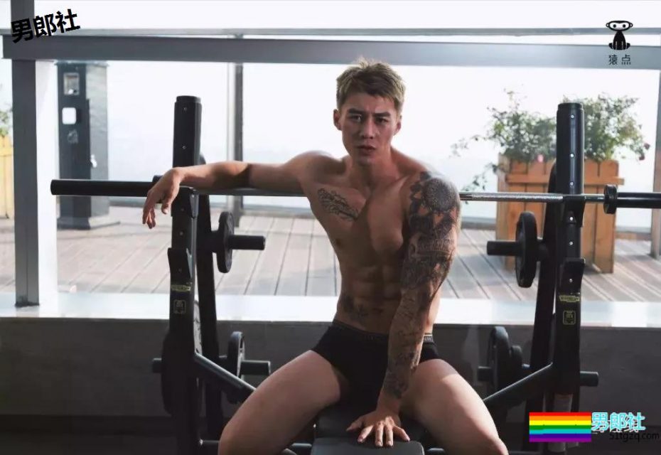 搓衣板腹肌石更汉天菜，公狗腰私教浴巾拉太低，画面太太太太Sexy了！ - 51虹马