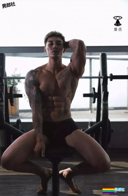 搓衣板腹肌石更汉天菜，公狗腰私教浴巾拉太低，画面太太太太Sexy了！ - 51虹马