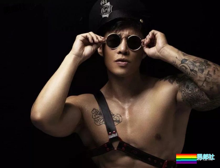 搓衣板腹肌石更汉天菜，公狗腰私教浴巾拉太低，画面太太太太Sexy了！ - 51虹马