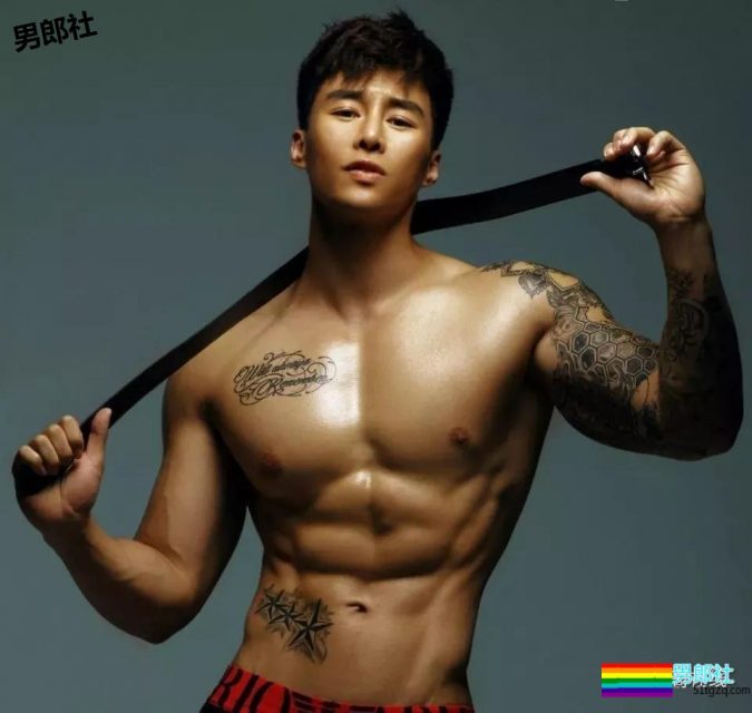 搓衣板腹肌石更汉天菜，公狗腰私教浴巾拉太低，画面太太太太Sexy了！ - 51虹马