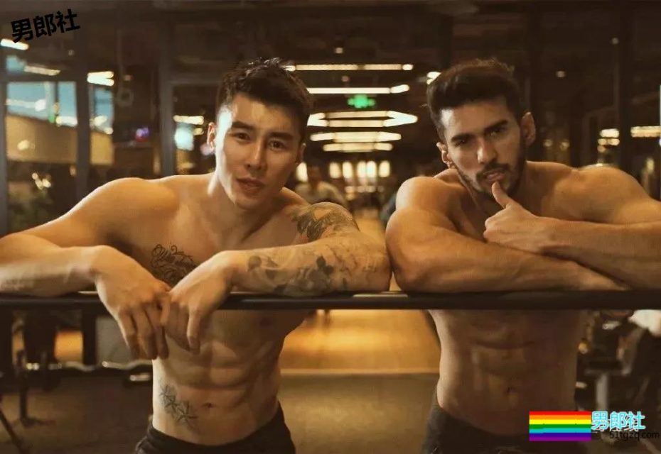 搓衣板腹肌石更汉天菜，公狗腰私教浴巾拉太低，画面太太太太Sexy了！ - 51虹马