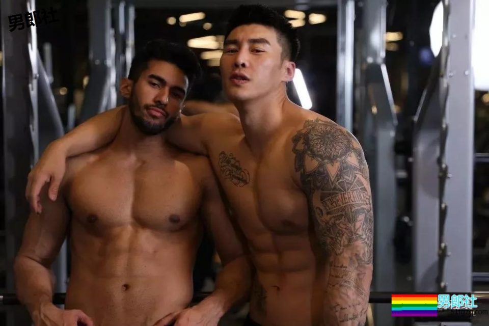 搓衣板腹肌石更汉天菜，公狗腰私教浴巾拉太低，画面太太太太Sexy了！ - 51虹马