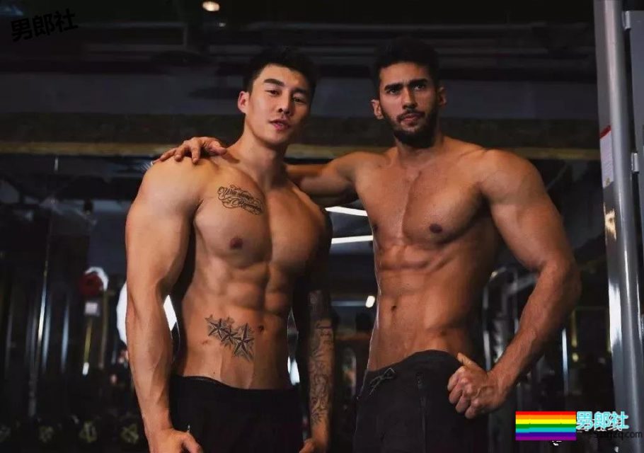 搓衣板腹肌石更汉天菜，公狗腰私教浴巾拉太低，画面太太太太Sexy了！ - 51虹马