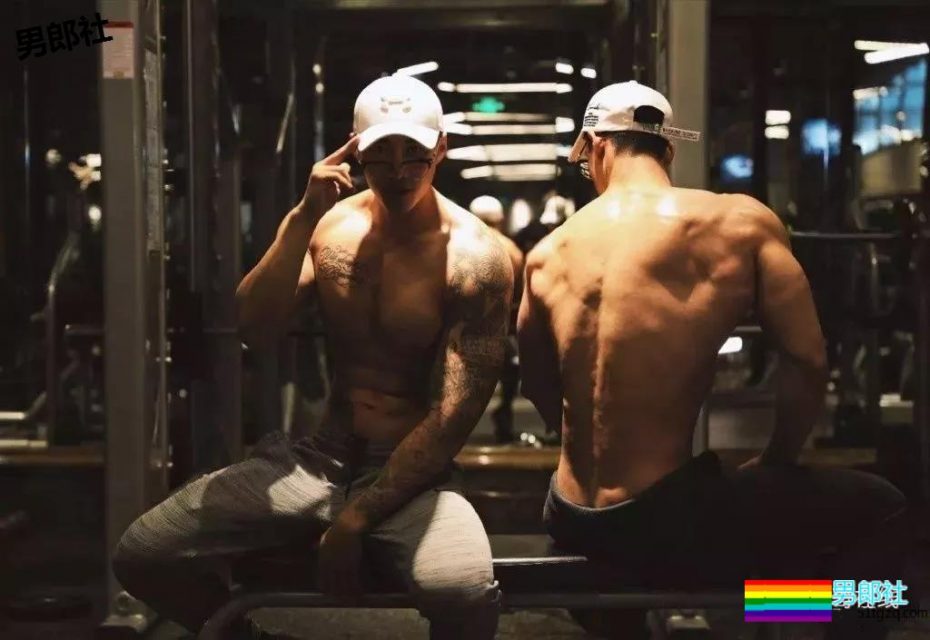 搓衣板腹肌石更汉天菜，公狗腰私教浴巾拉太低，画面太太太太Sexy了！ - 51虹马