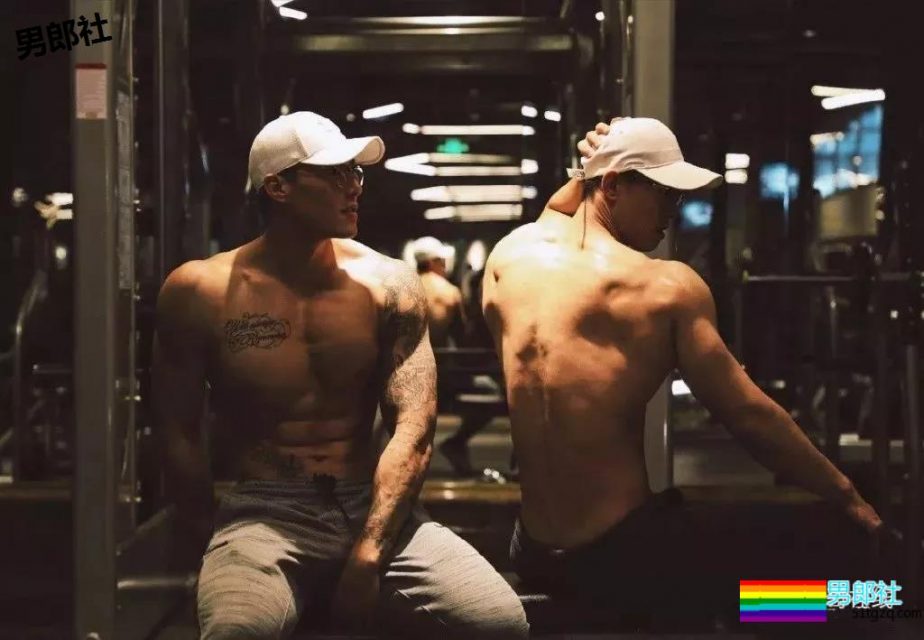 搓衣板腹肌石更汉天菜，公狗腰私教浴巾拉太低，画面太太太太Sexy了！ - 51虹马