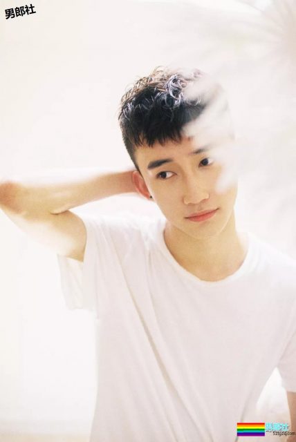 白衬衫小奶狗阳光干净又帅气，快把他领回家？ - 51虹马