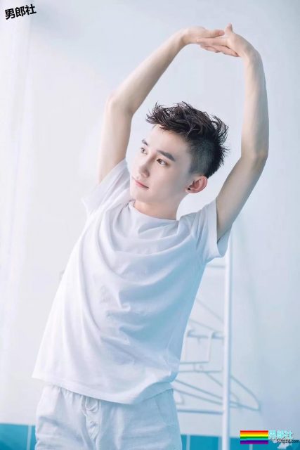 白衬衫小奶狗阳光干净又帅气，快把他领回家？ - 51虹马