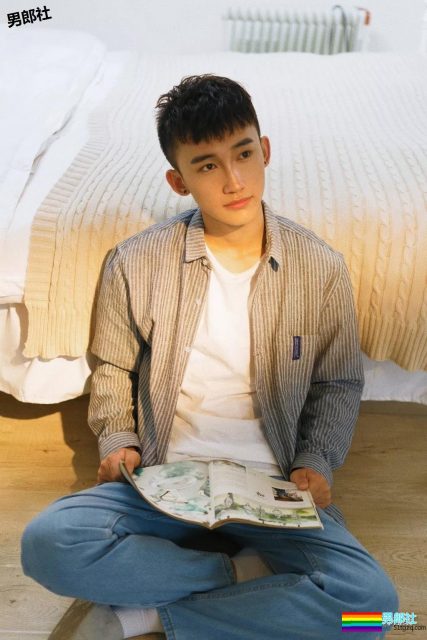 白衬衫小奶狗阳光干净又帅气，快把他领回家？ - 51虹马