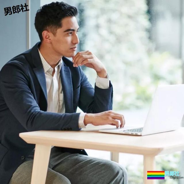 被国产厂商相中的大胸肌小哥，我想扎进他怀里游泳 - 51虹马