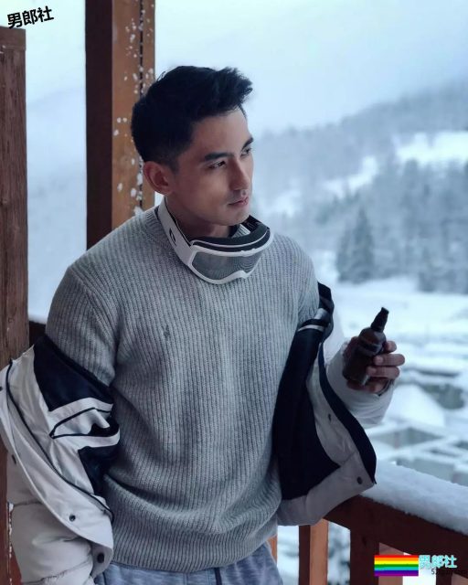 被国产厂商相中的大胸肌小哥，我想扎进他怀里游泳 - 51虹马