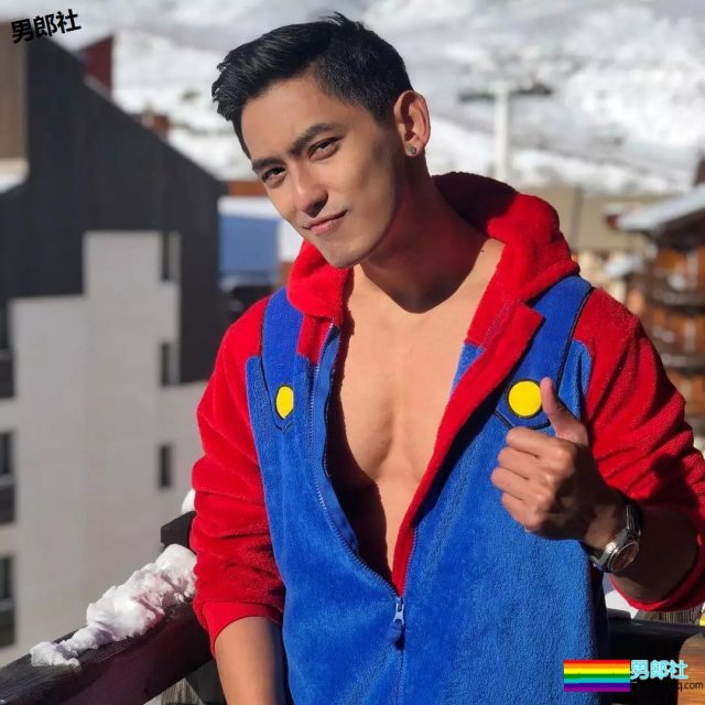 被国产厂商相中的大胸肌小哥，我想扎进他怀里游泳 - 51虹马