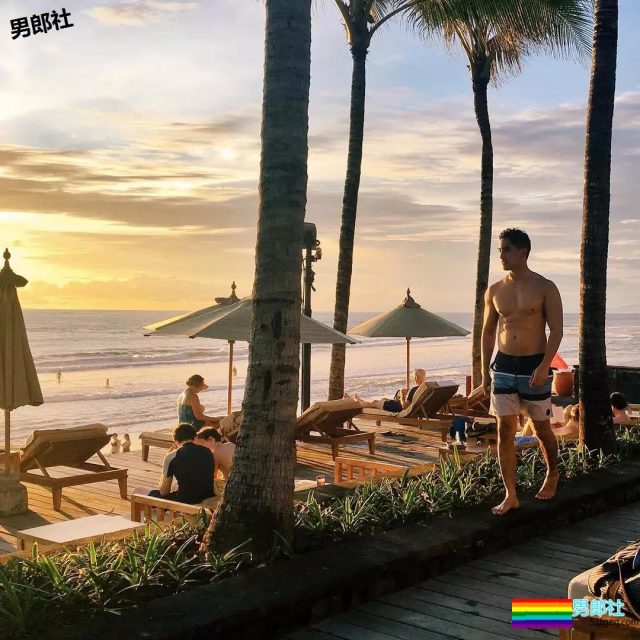 被国产厂商相中的大胸肌小哥，我想扎进他怀里游泳 - 51虹马