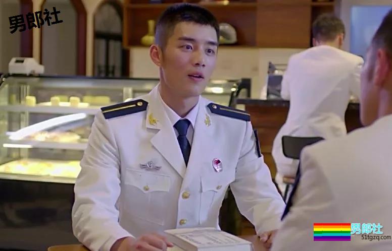 90后小鲜肉军装秀身材大战浴室上演男男诱惑 - 51虹马