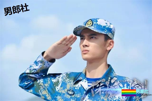 90后小鲜肉军装秀身材大战浴室上演男男诱惑 - 51虹马