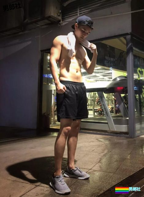 90后小鲜肉军装秀身材大战浴室上演男男诱惑 - 51虹马 90后小鲜肉军装秀身材大战浴室上演男男诱惑 - 51虹马