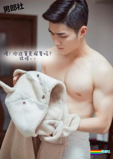 90后小鲜肉军装秀身材大战浴室上演男男诱惑 - 51虹马 90后小鲜肉军装秀身材大战浴室上演男男诱惑 - 51虹马