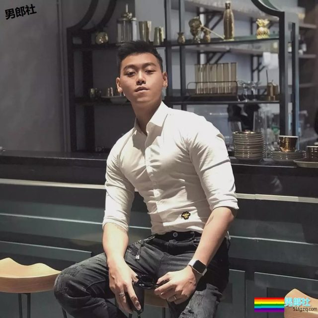 小狼狗模特俬燳秀肌上位网红名媛！肉壮是1是0？ - 51虹马