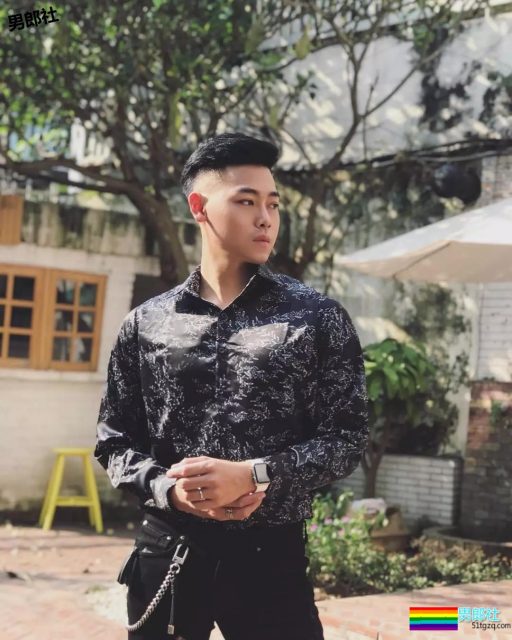 小狼狗模特俬燳秀肌上位网红名媛！肉壮是1是0？ - 51虹马