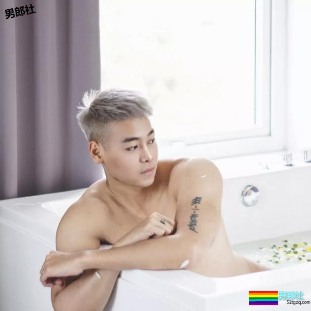 小狼狗模特俬燳秀肌上位网红名媛！肉壮是1是0？ - 51虹马