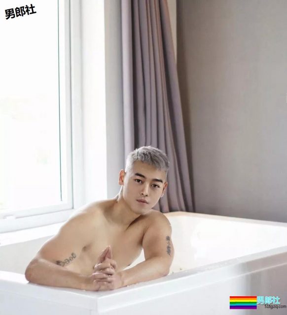 小狼狗模特俬燳秀肌上位网红名媛！肉壮是1是0？ - 51虹马