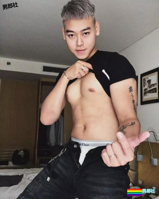 小狼狗模特俬燳秀肌上位网红名媛！肉壮是1是0？ - 51虹马