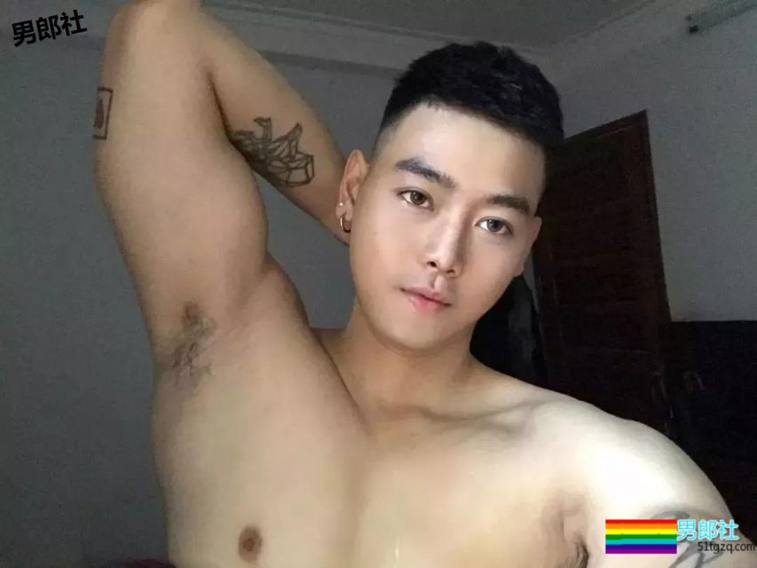 小狼狗模特俬燳秀肌上位网红名媛！肉壮是1是0？ - 51虹马