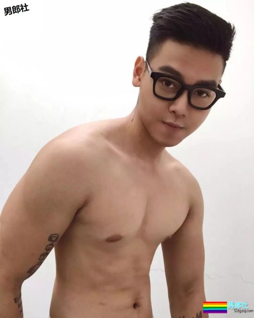 小狼狗模特俬燳秀肌上位网红名媛！肉壮是1是0？ - 51虹马