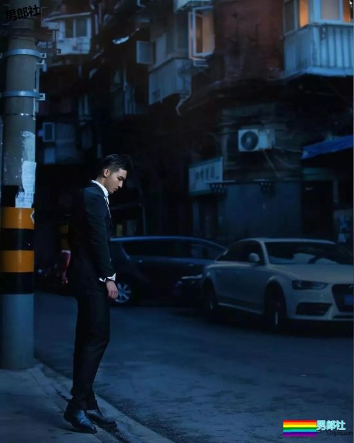 奶凶小狼狗最新石更照！被帅气小哥哥撩到腿弯了！ - 51虹马